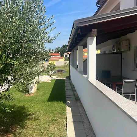 Apartment Maslina Porec Exterior photo