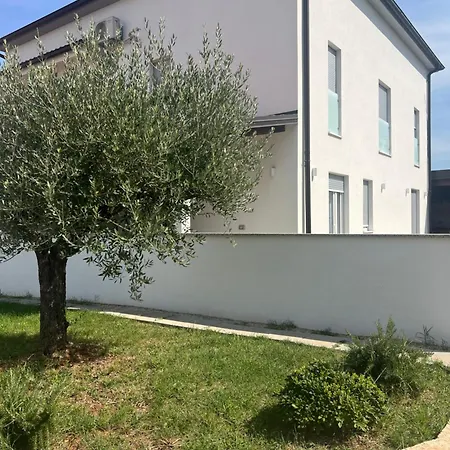 Apartment Maslina Porec Exterior photo